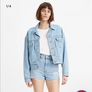 NWT - Levi’s Ribcage Jean Shorts